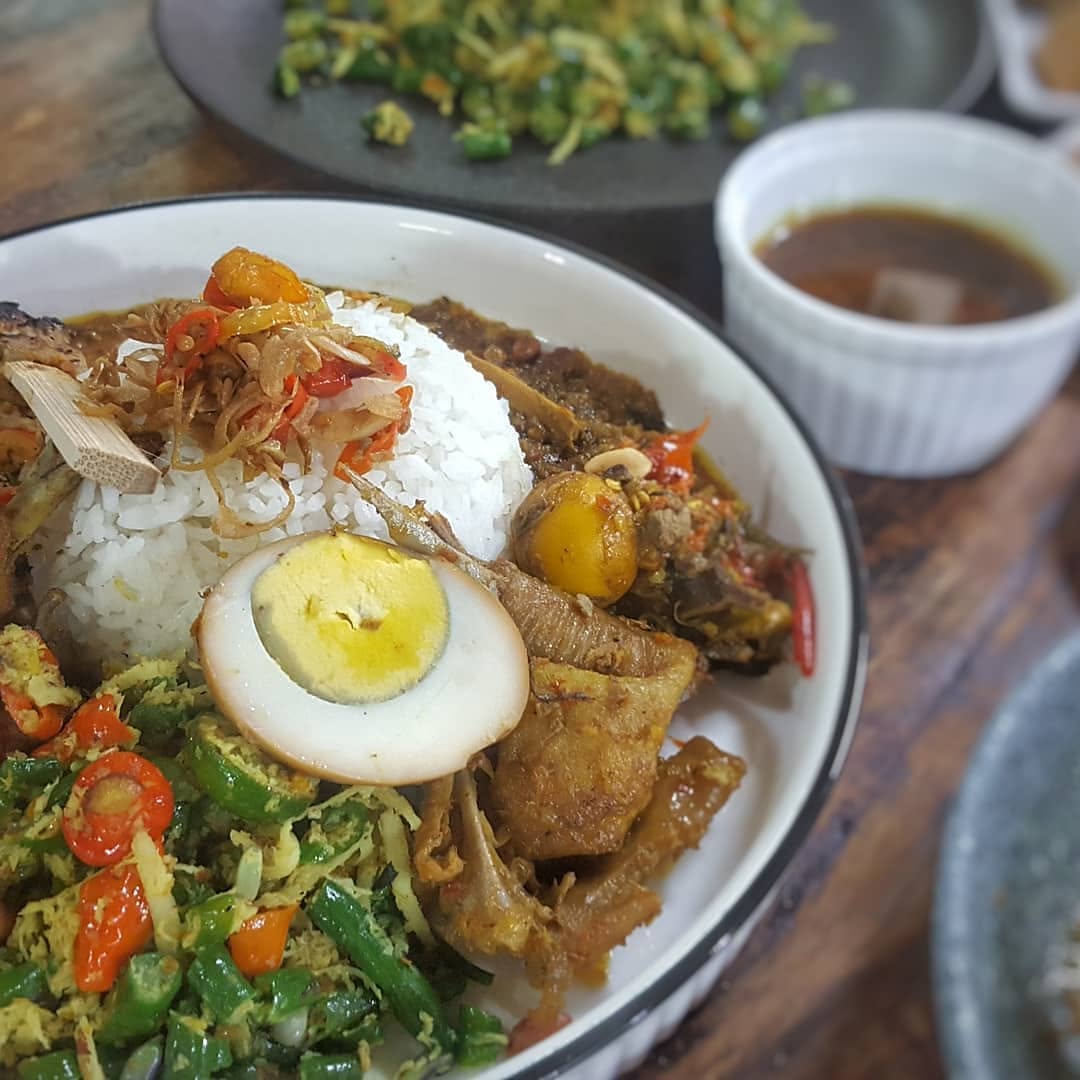Nasi Campur Ayam Tidak Pedas